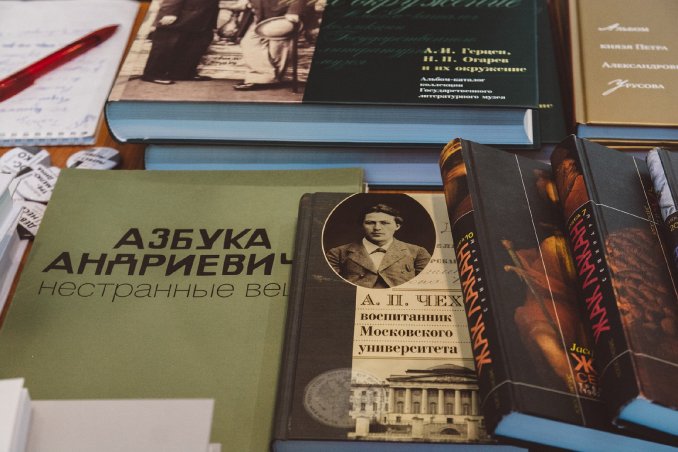 Издания ГЛМ и другие интеллектуальные новинки представил книжный магазин «Остроухов»