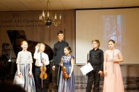Квинтет исполнителей «Видения-Розы» с композитором Арсением Захаровым.