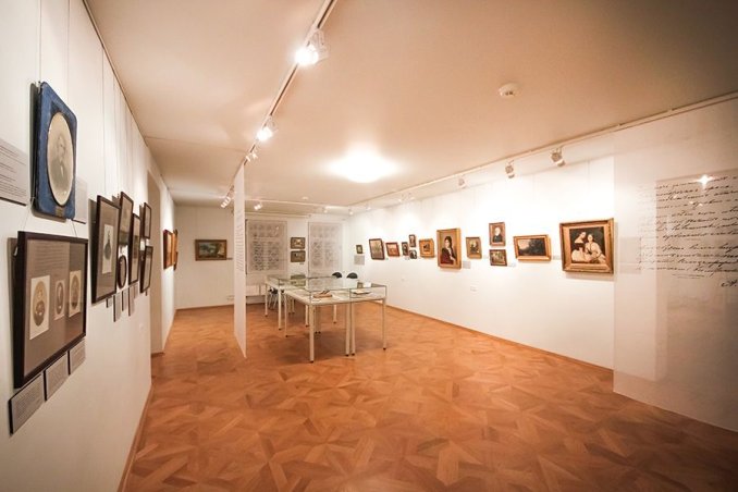 1-й зал выставки Фета в ГЛМ. Общий вид. Фото: В. Орлов
